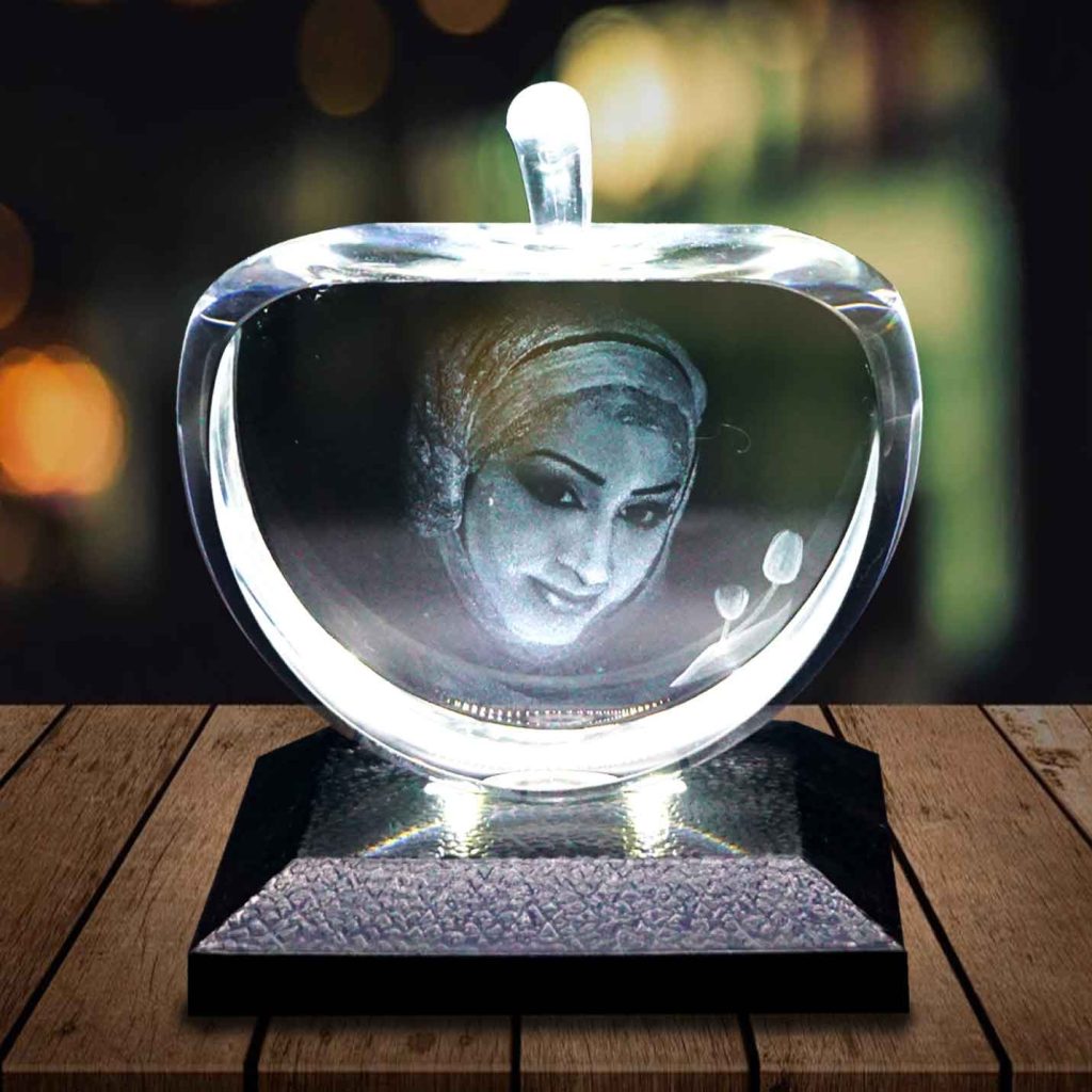 A crystal souvenir for your bff! Presto’s personalised 3D crystal with pictures and top quality Crystals. The product is available in different shapes with high-quality crystal and LED light. It’s like capturing a memory within the Crystal.